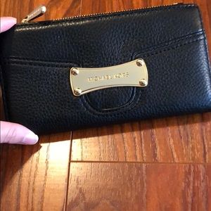 Black Michael kors wallet